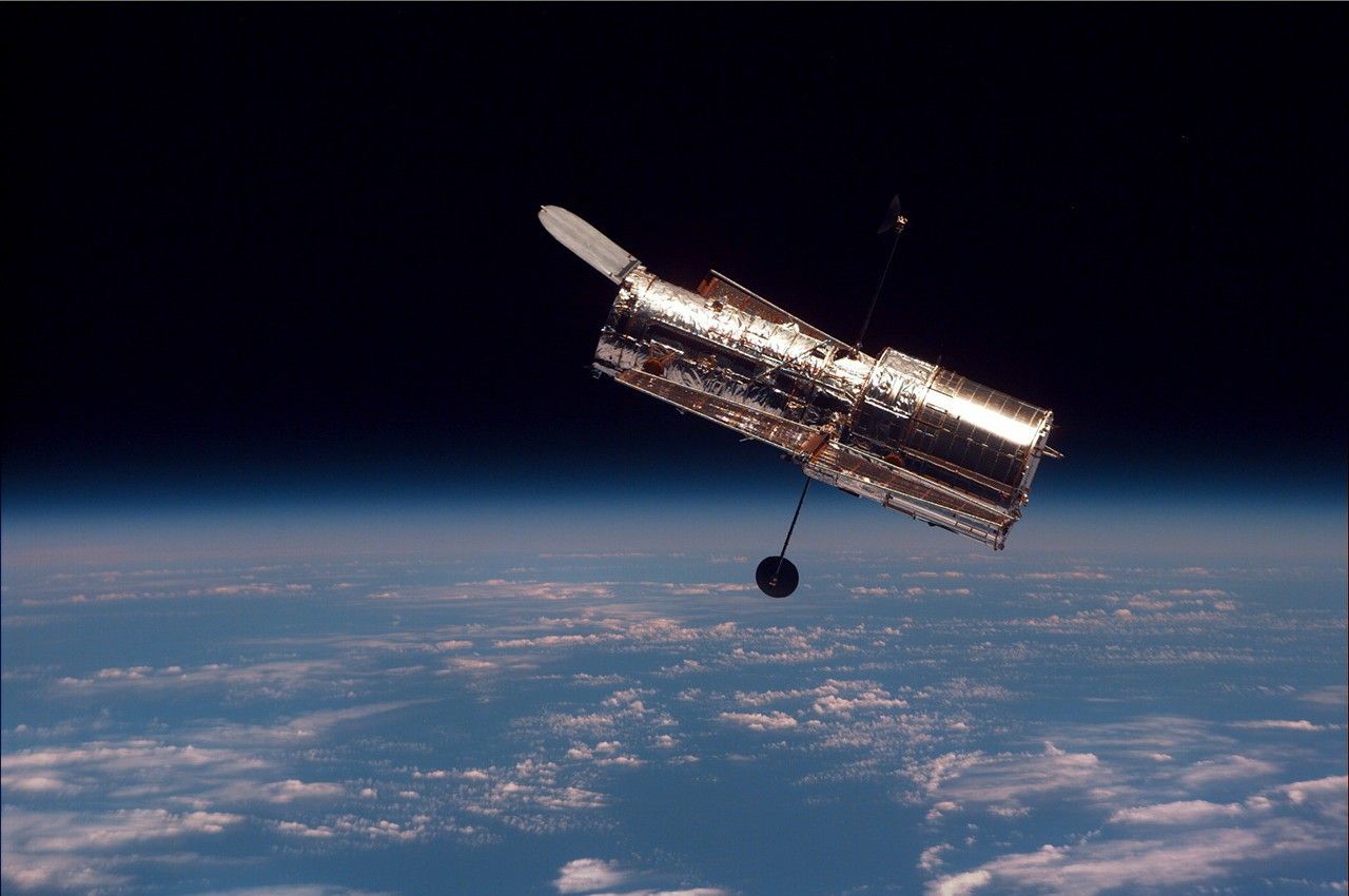 NASA Explores Potential Commercial Servicing for Hubble Telescope