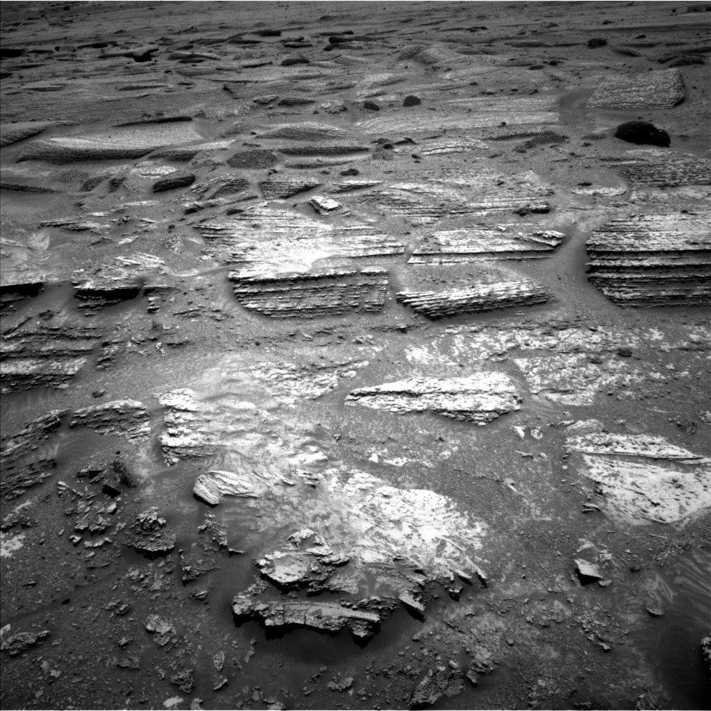 Curiosity Blog, Sols 4941-4947: (Pin)Stripes on the Fourth of July