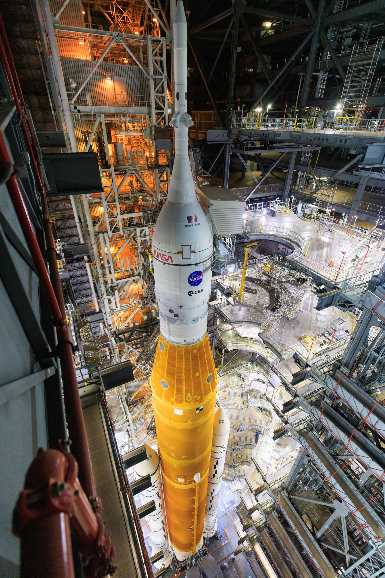 Artemis I SLS and Orion rolling out to Launch Complex 39B