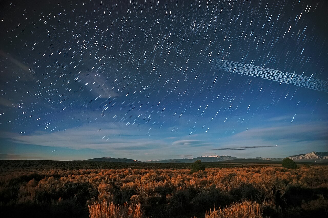 The 'Starlink train' of satellites crossing the night sky (NOIRLab, CC BY 4.0)