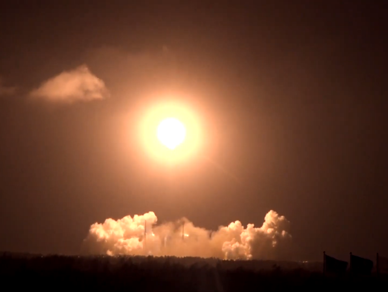 Chang'e 5 lifting off on a Long March 5 from Wenchang, December 2020 (CC BY 4.0, China News Service)