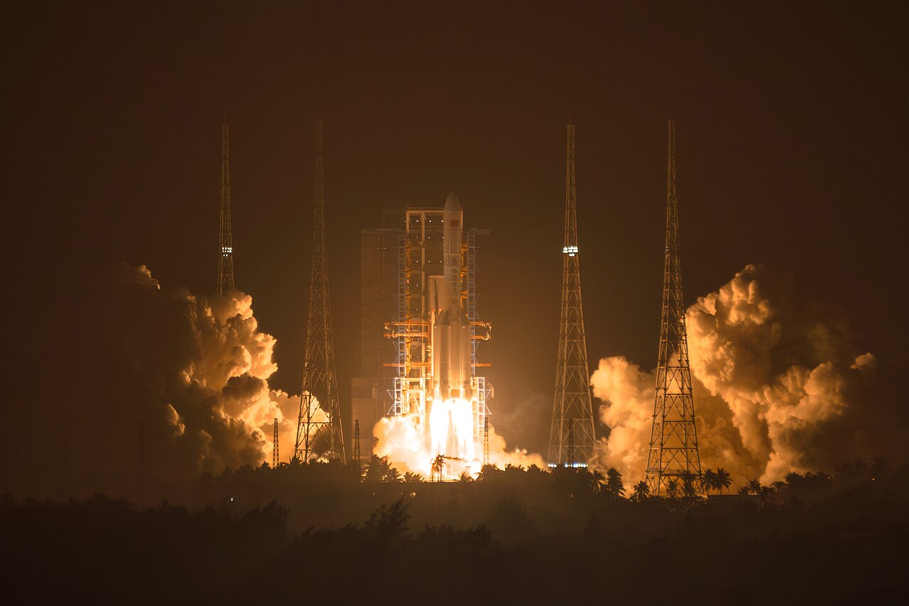 A Long March family rocket lifting off from the Wenchang launch site (CC BY 4.0, China News Service)