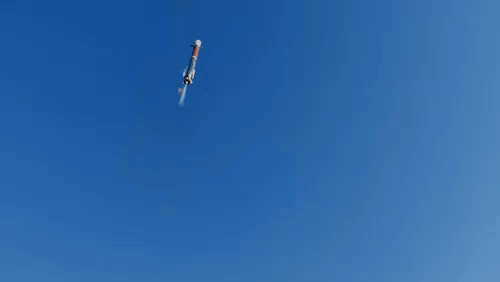 The first stage of Zhuque-3 descends and lands vertically at the Minqin recovery site in Gansu Province on August 19, 2026